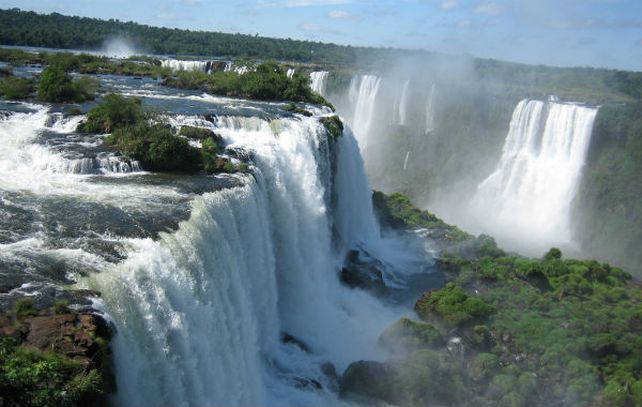 Las cataratas del Iguazú, consagradas como una de las Siete Maravillas del Mundo
