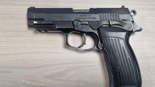 El arma que el policía santafesino intentó ingresar a Chile.