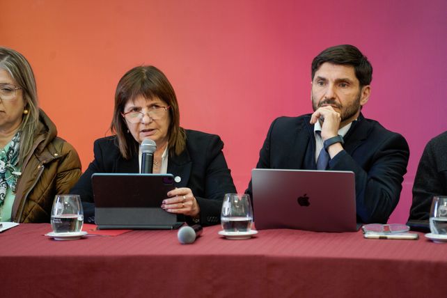 La ministra de Seguridad de la Nación, Patricia Bullrich, y el gobernador de Santa Fe, Maximiliano Pullaro 