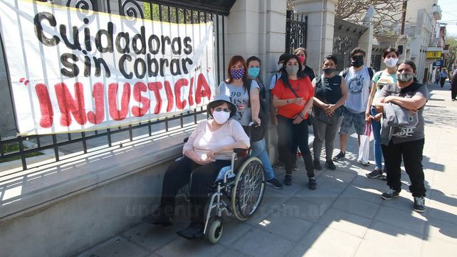 Cuidadores domiciliarios reclaman deuda al Iosper