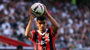 El jugador de Niza de Francia Youcef Atal ya había sido suspendido por el club en octubre último.