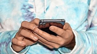 Viralizaron cientos de fotos de personas desnudas creadas con Inteligencia Artificial