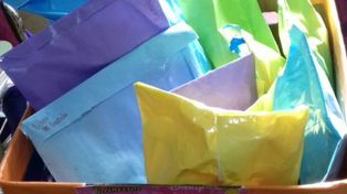 Alumnos de la escuela Drago donan juguetes a los niños del Hogar Estrada