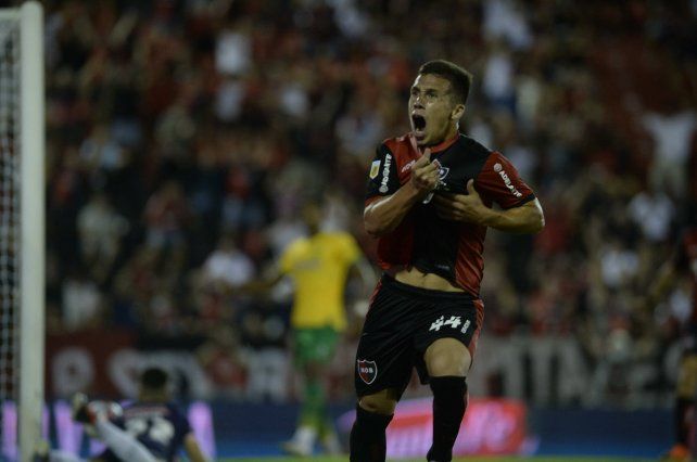 Grito de gol. Panchito González celebra el tanto que le anotó a Defensa y Justicia este año en el Coloso del Parque.