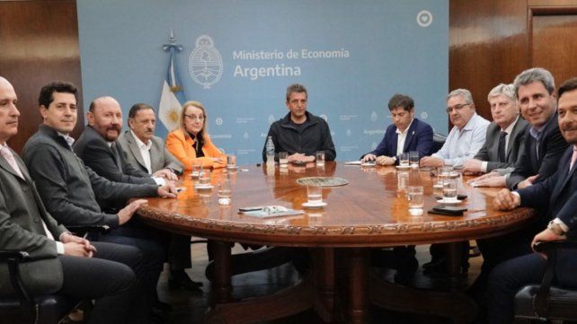 Sergio Massa prometió garantizar sueldos y aguinaldo
