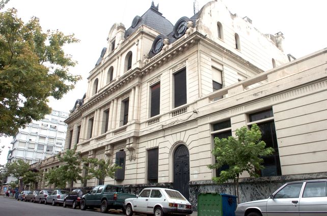 Fachada imponente.&nbsp;El edificio de Sarmiento 1350 tuvo varios destinos y muchos proyectos para su refuncionalización
