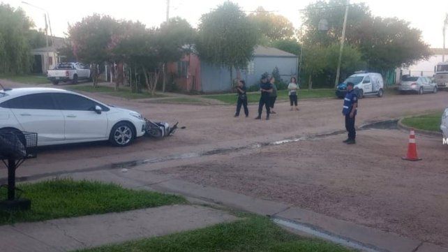 Una motociclista sufrió heridas graves en un choque en Ubajay.