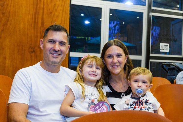 Carlos Cacciarelli, Gloria Capraletti, Sara y Bruno.  