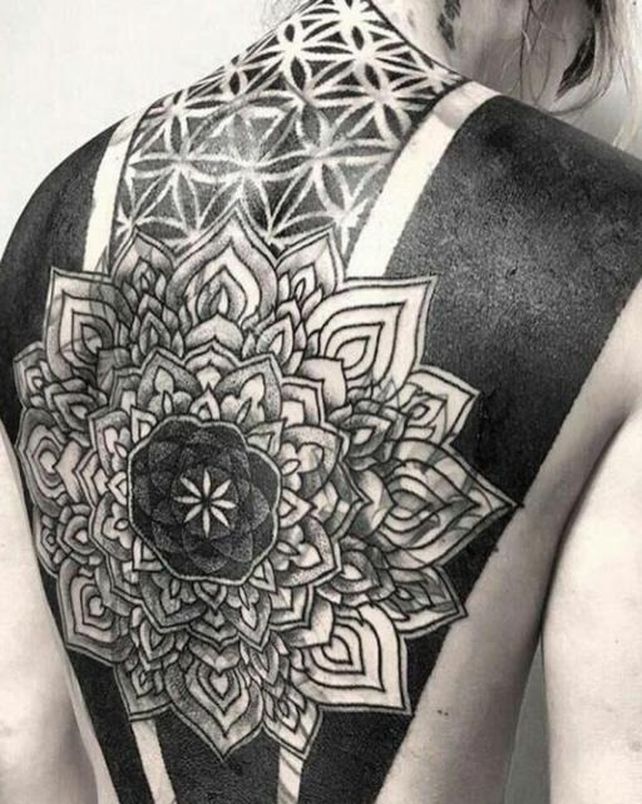 Terminado. El diseño en la espalda de Mirra