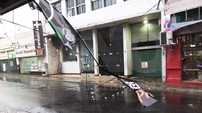 El viento provocó caída de ramas y carteles en casi toda la ciudad.&nbsp;