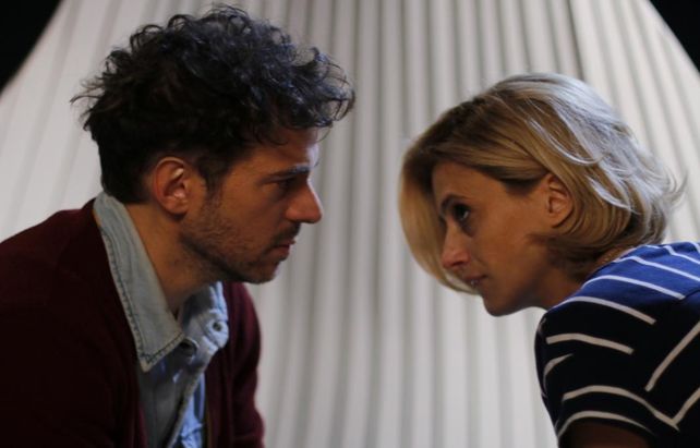Dudas. Mónica Antonópulos y Ezequiel Tronconi encarnan a un matrimonio que debate si tener hijos o no.&nbsp;