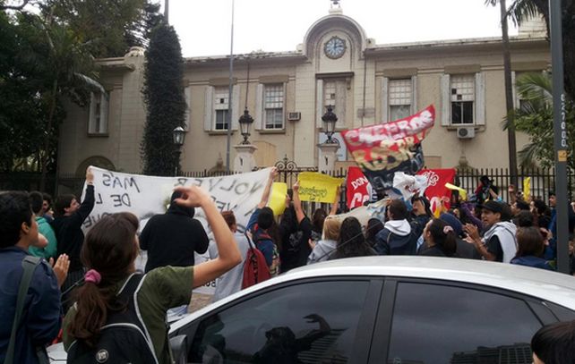 Los fanáticos de Callejeros se hicieron escuchar en las calles rosarinas y junto al Obelisco porteño.