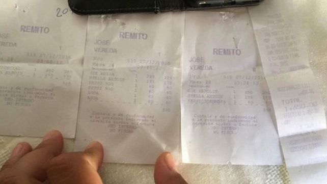 Se sentó a comer pizza en la peatonal de Mar del Plata y le dolió $ 1.650