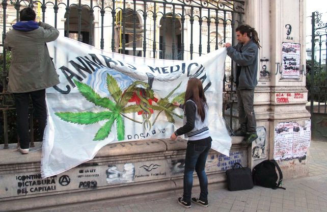 Militancia. El reclamo por el uso de cannabis con fines medicinales viene precedido de una intensa lucha por parte de familiares de pacientes.
