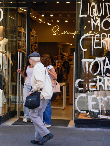La peatonal Córdoba alcanzó un récord de locales vacíos y crece la preocupación por el centro