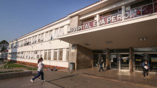 La víctima tiene 29 años y cayó herida en la zona norte de Rosario. La mujer embarazada recibió 13 balazos, el bebé falleció y otro hijo resultó herido