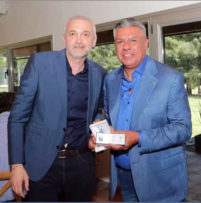 Carloni tiene una muy buena relación con Chiqui Tapia y por eso uno de los puestos en Conmebol fue para él.
