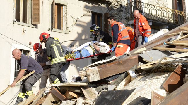 Ascienden a 120 los muertos por el devastador terremoto en el centro de Italia