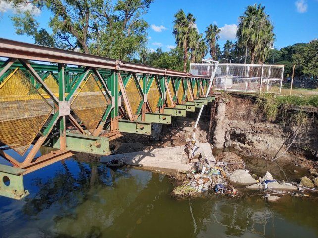 El puente está en la principal entradas del club.