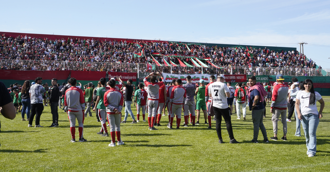 Todo listo. El estadio el día de la inauguración. Se espera una multitud el domingo para el primer partido oficial.