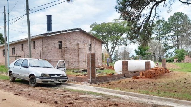 Vecinos de Villa Zorraquín piden al intendente que frene la construcción del crematorio que el obispado de Concordia instala sin evaluación de impacto ambiental