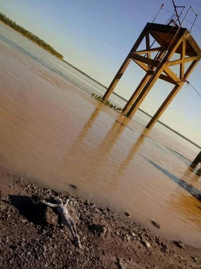 Por la bajante del Paraná, apareció la imagen del Cristo del río