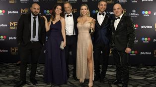 Jésica Cirio tuvo un pequeño accidente con su vestido en la premiación.