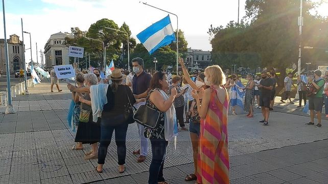 Por la Vacunación VIP, hubo movilizaciones en todo el país