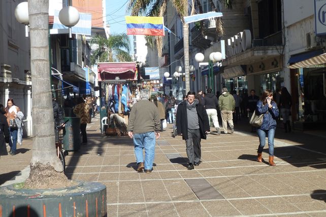 Los comercios pretenden abrir sus puertas normalmente este lunes