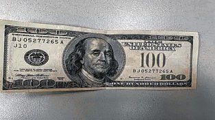 El billete de 100 dólares que se cotiza tres veces su valor intrínseco