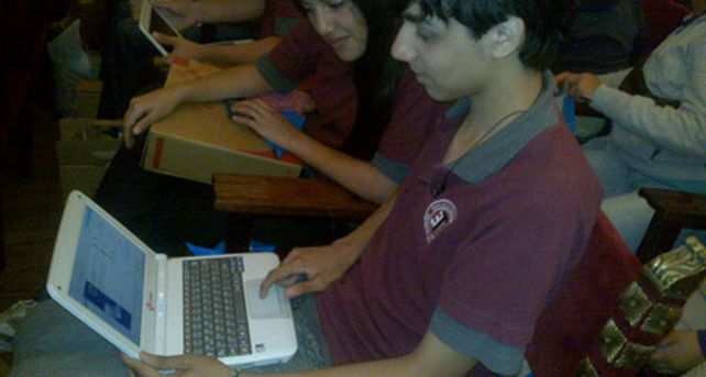 Entregan netbooks a estudiantes de escuelas t&eacute;cnicas santafesinas