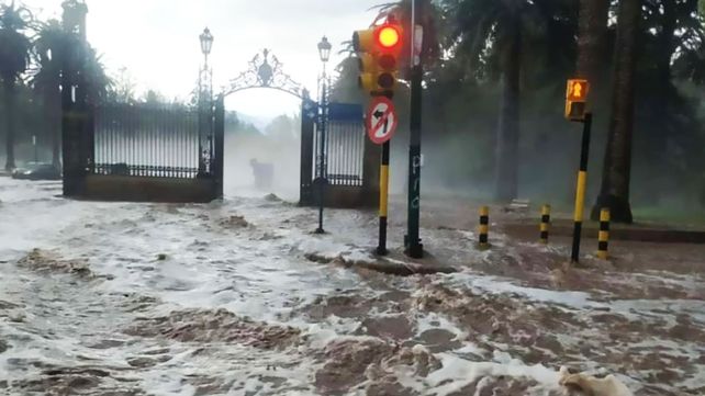Las precipitaciones en Mendoza alcanzaron los 60 milímetros. Se registraron más de 360 incidencias debido al desborde de cauces y canales