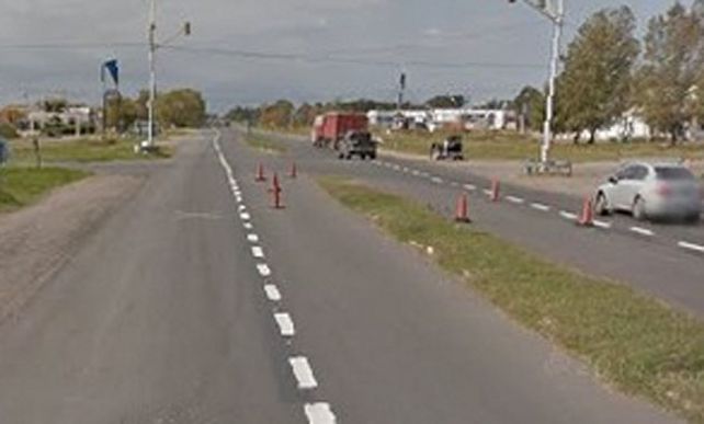 Los tres jóvenes viajaban en un automóvil Gol que impactó de frente contra un Ford Focus.