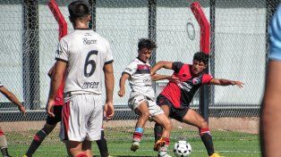 El Selectivo de Colón sigue llevando adelante partidos amistosos y esta vez superó a Newells en la Cuna de la Bandera.