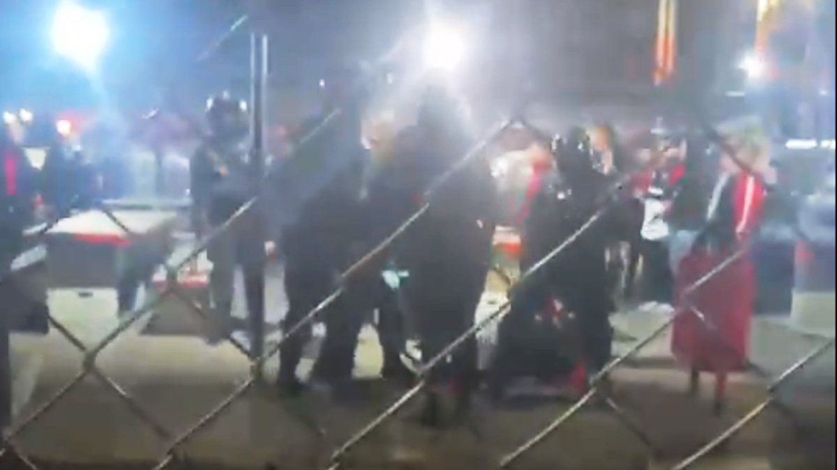 Hinchas de Central festejaron cerca de la cancha de Newell's y hubo incidentes