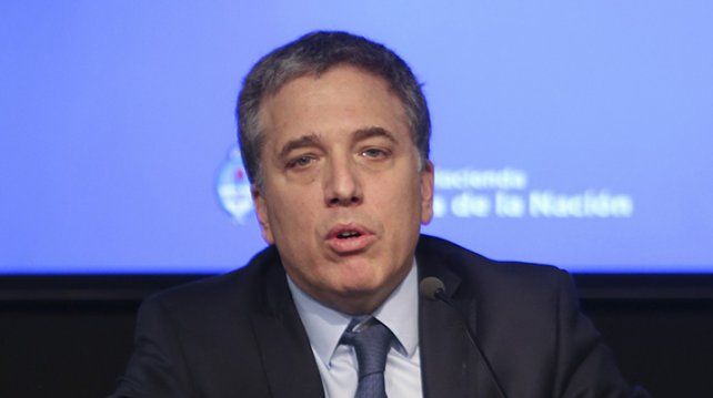 El ministro de Hacienda Nicolás Dujovne da una conferencia de prensa