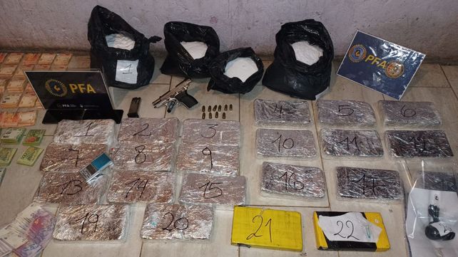Droga y armas secuestradas en 35 allanamientos contra la banda de Macaco Muñoz. Hubo 15 detenidos
