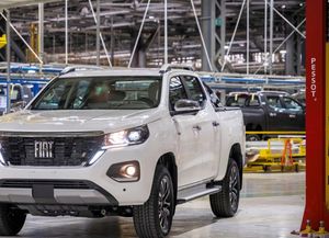 Caída en la demanda: Stellantis frena la producción de sus pick ups en Córdoba