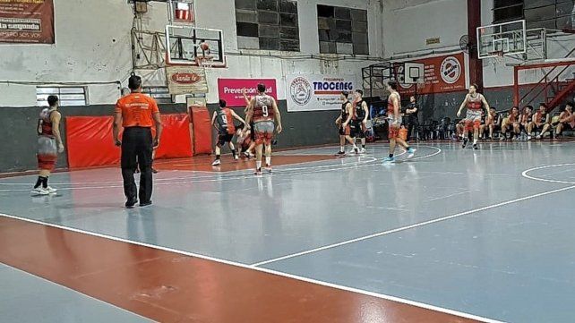 Colón superó como visitante a Rivadavia B en uno de los adelantos que tuvo el Dos Orillas de Básquet. Colón superó como visitante a Rivadavia B en uno de los adelantos que tuvo el Dos Orillas de Básquet.