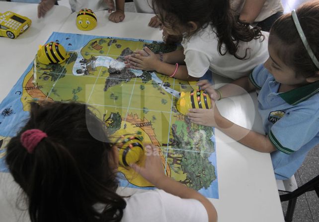 Descubrimiento. La primera instancia con los alumnos es la exploración libre de los dispositivos. Foto: Juan Baialardo / UNO Santa Fe