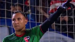 Keylor Navas, la gran figura de Newells ante Tigre en Victoria.