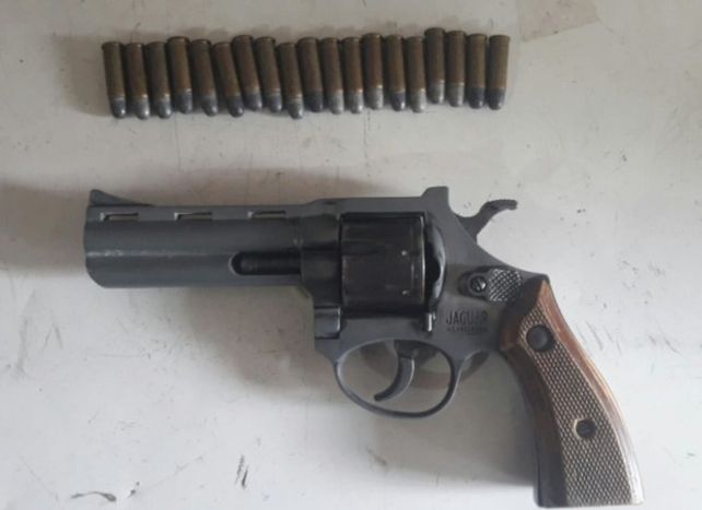El calibre 32 secuestrado al chofer de la viceintendenta de Paraná.