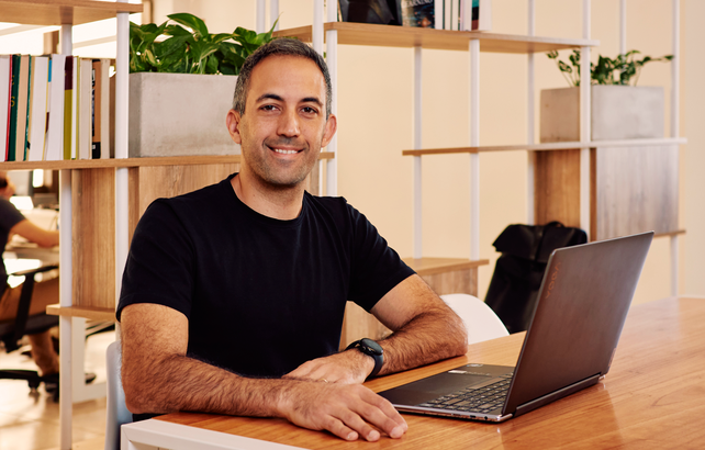 Con experiencia en el procesamiento de datos, el rosarino Bruno Ruyú está al frente de la startup y software Teramot.
