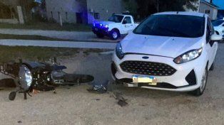 Choque entre una moto y un auto dejó un herido en Libertador San Martín