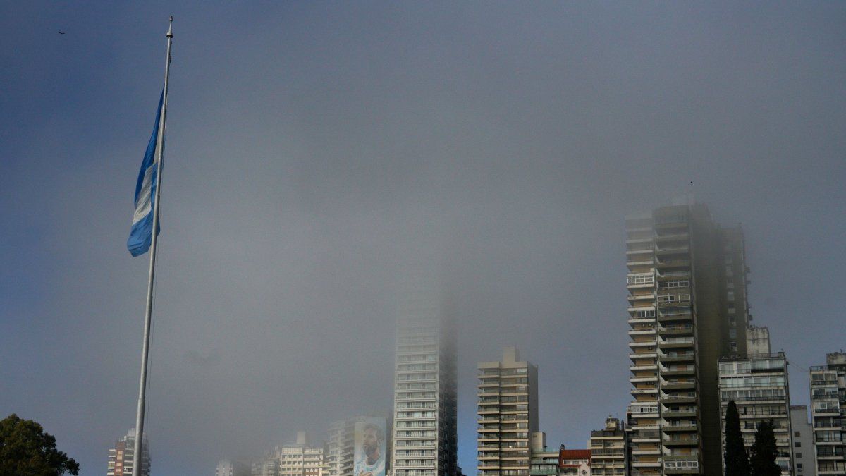 El tiempo en Rosario: miércoles con niebla pero con la mínima en aumento