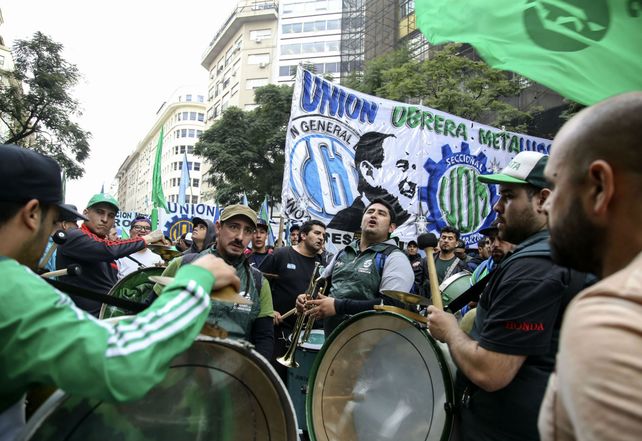 Desde los gremios y la conducción de la CGT señalan que las protestas continuarán de no producirse una real recomposición salarial.