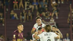 Newells se llevó un triunfazo de la Fortaleza para ser líder