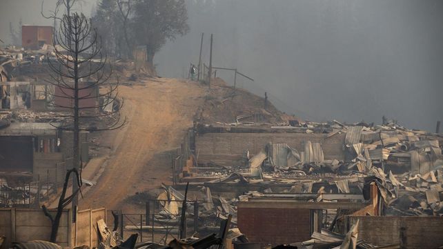 Las imágenes más estremecedoras de los incendios forestales en Chile
