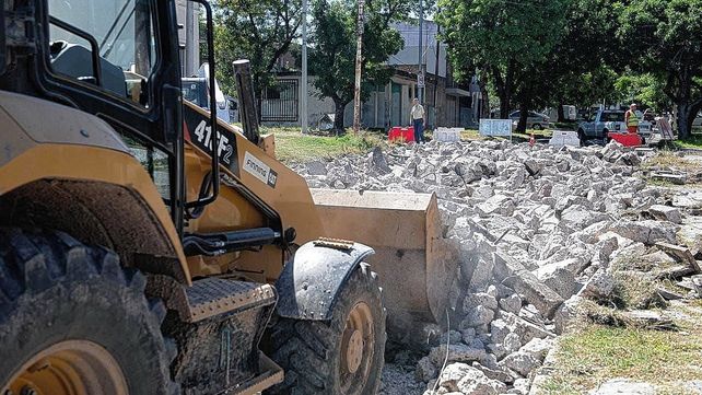 Reconstruyen la trama vial en el puente Eva Perón
