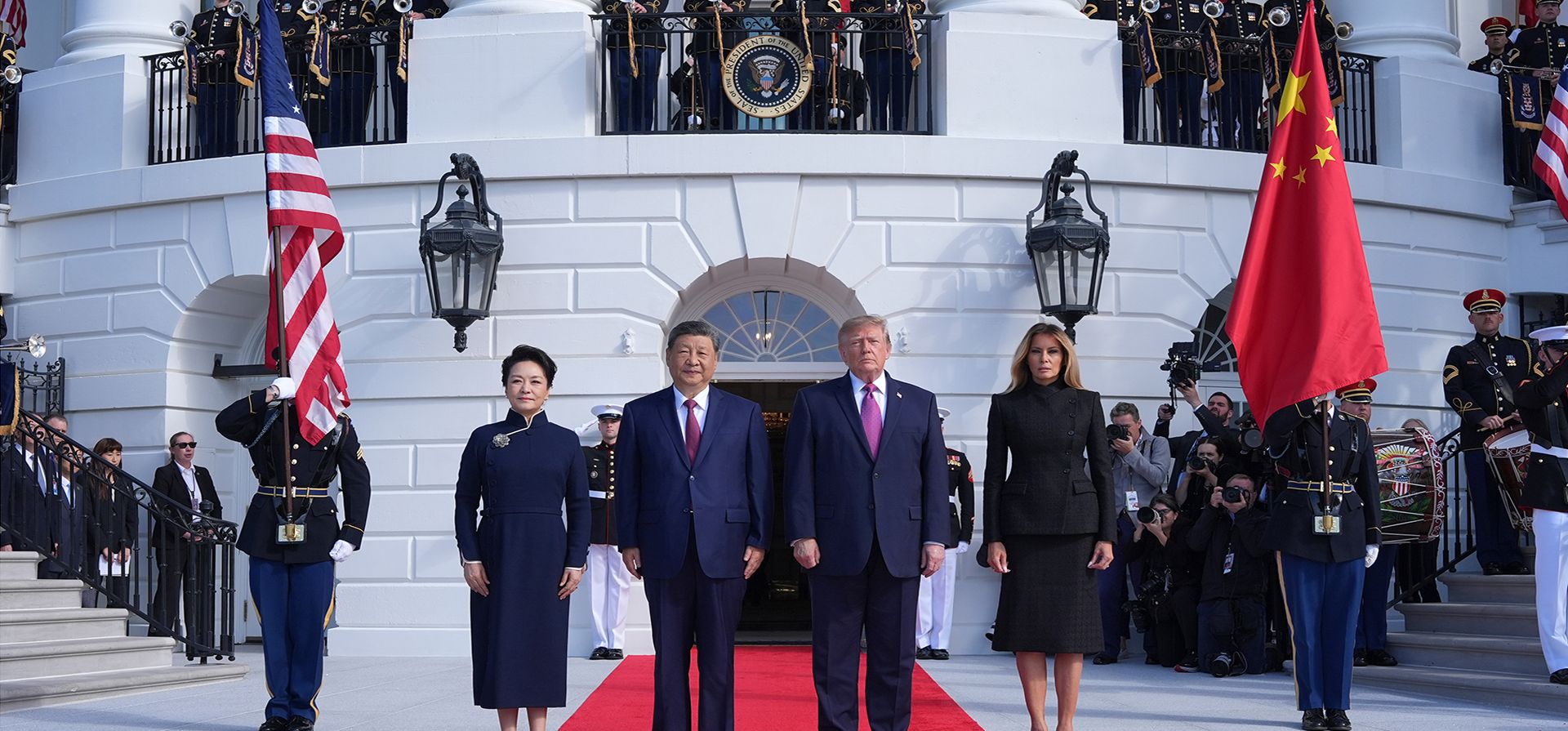 El presidente Donald Trump y la primera dama Melania Trump saludan al presidente de China, Xi Jinping y a su esposa, Peng Liyuan, en el Pórtico Sur de la Casa Blanca, el jueves 24 de septiembre de 2026, en Washington. (Foto AP/Alex Brandon) El presidente Donald Trump y la primera dama Melania Trump saludan al presidente de China, Xi Jinping y a su esposa, Peng Liyuan, en el Pórtico Sur de la Casa Blanca, el jueves 24 de septiembre de 2026, en Washington. (Foto AP/Alex Brandon)